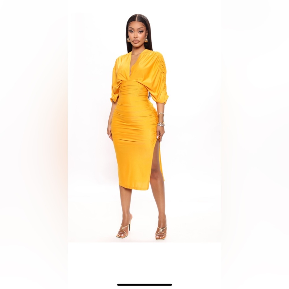 Midi dress beautiful for summer, spring or a night out!